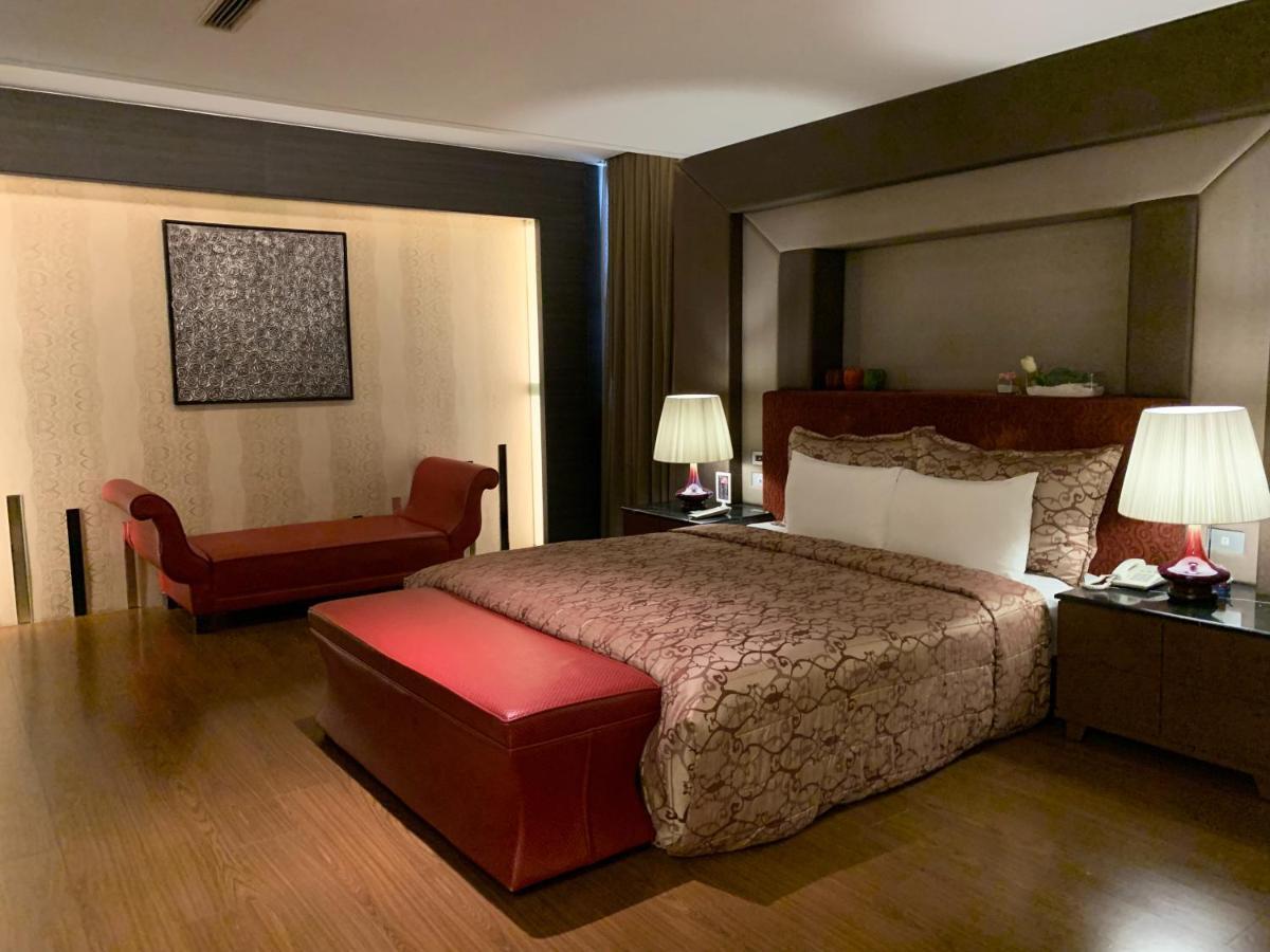 麗登汽車旅館 Kaohsiung Dış mekan fotoğraf